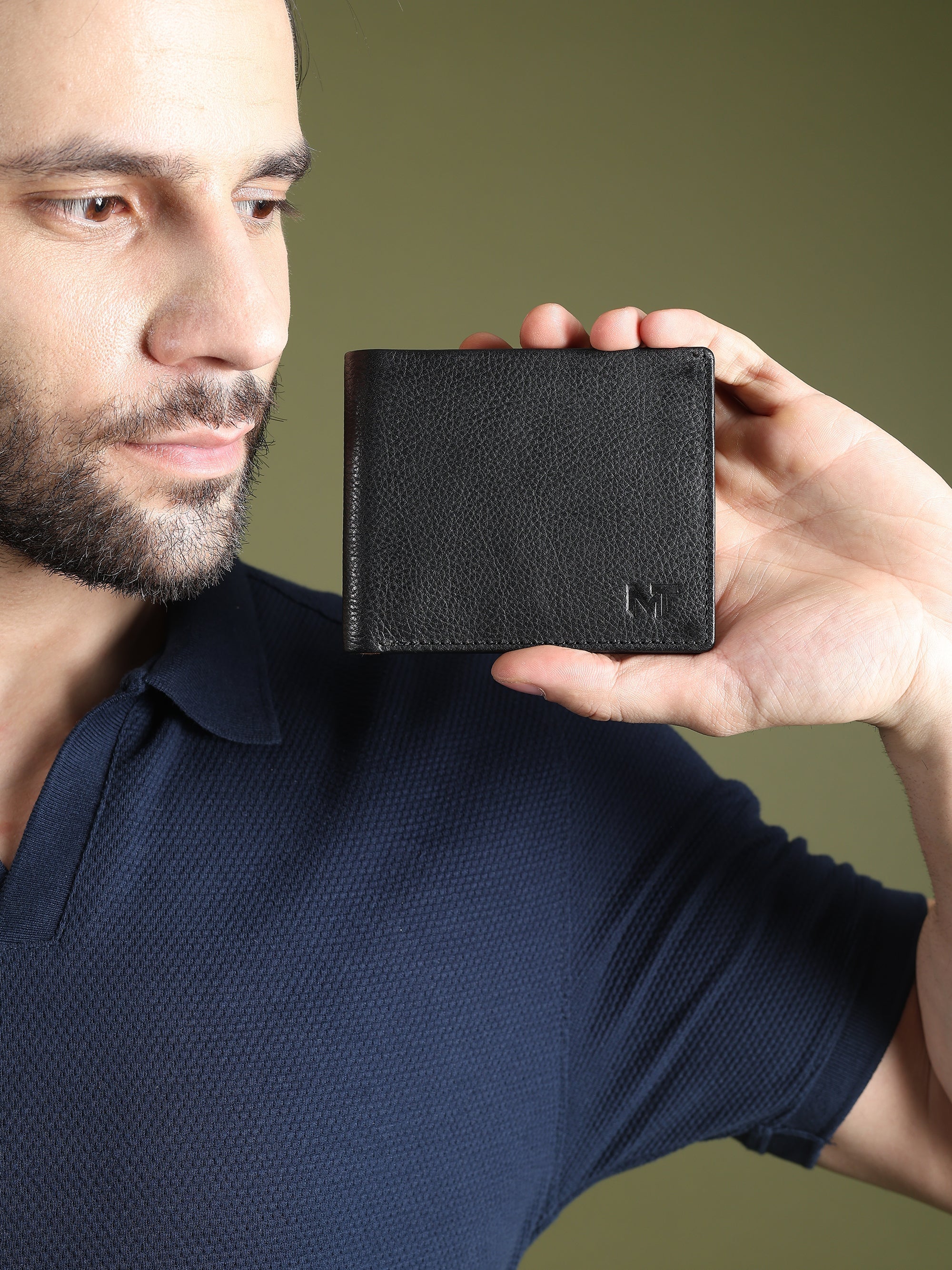 Black Minimal Contrast Wallet