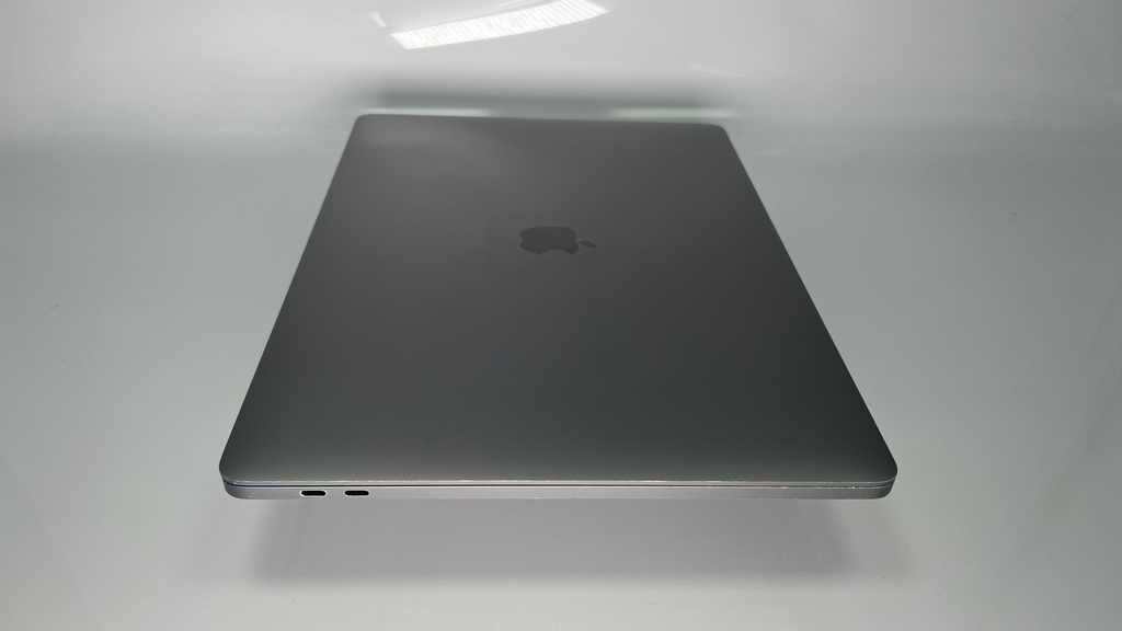 MacBook Pro (2019) 16-inch – Intel Core i9 2.3GHz • Radeon Pro 5500M 8GB – 32GB RAM 4TB SSD