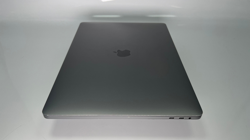 MacBook Pro (2019) 16-inch – Intel Core i9 2.3GHz • Radeon Pro 5500M 8GB – 32GB RAM 4TB SSD
